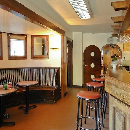 Hotel La Chaumiere Savoyarde 2*